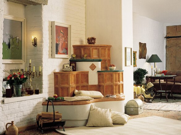 Tiled stove with frame tile tirol in siena and dunkelgruen matt | © Sommerhuber GmbH