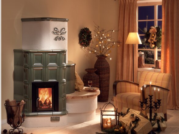 Tiled stove with tile paladio in jagdgruen | © Sommerhuber GmbH