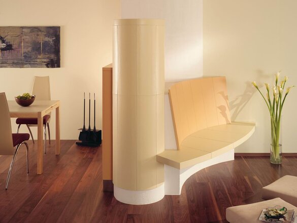 Image tiled stove as room divider with backrest and free-floating bench | © Sommerhuber GmbH