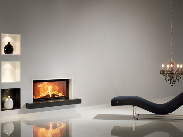 Tiled fireplace with fire shelf and niche in schwarz matt and schmelzweiss matt | © Sommerhuber  GmbH