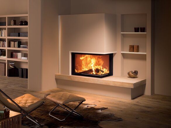 Tiled fireplace with fire shelf in hanf hell and duene  | © Sommerhuber GmbH