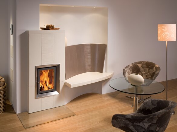 Image tiled stove with backrest smooth and flute fine in basalt medium and alabaster matt | © Sommerhuber GmbH