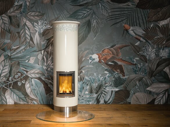 Image Full Storage Tiled Stove in alabaster glossy with painting | © Sommerhuber GmbH
