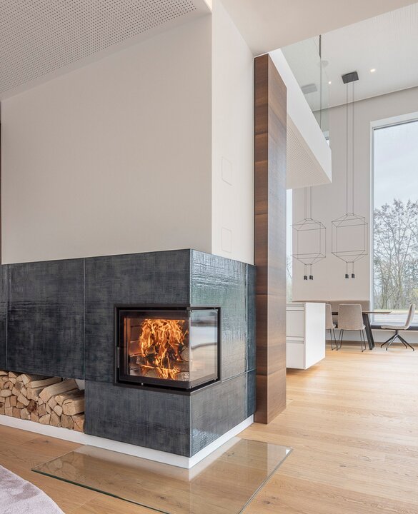 Tiled stove with fire tile MAXIMUS napa fine in turmalin dark glossy | © Hoxter GmbH