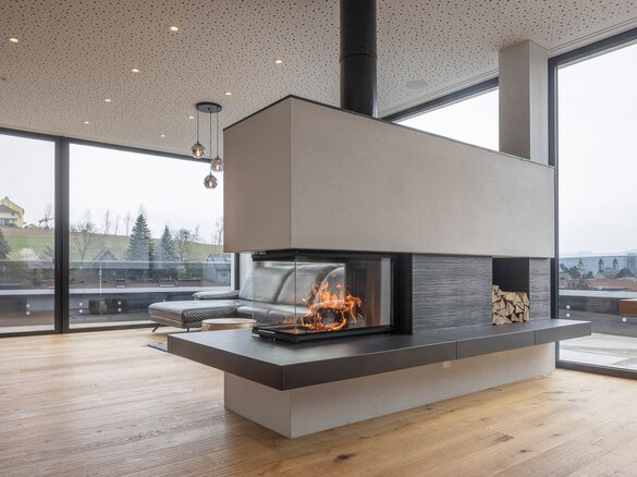 Detailed view tiled fireplace with fire tile MAXIMUS flute fine in lava | © Hoxter