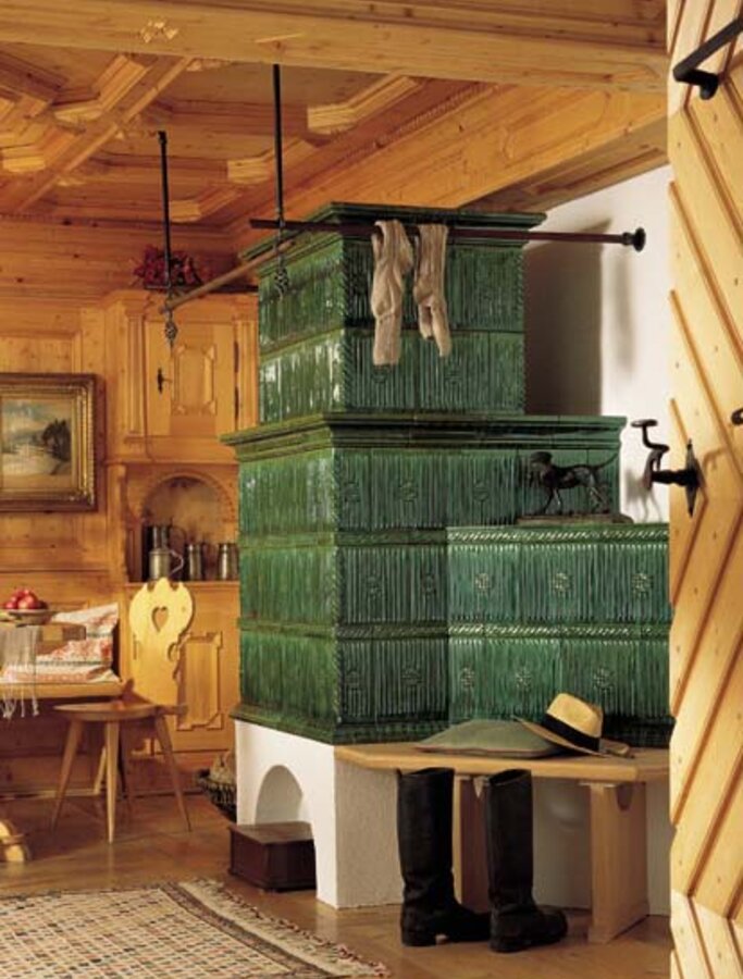 Image tiled stove with tile Pfeifenmuster gruen geflammt | © Sommerhuber GmbH