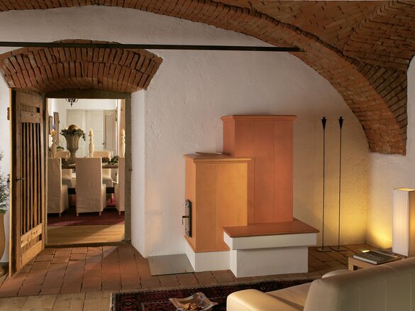 Image tiled stove with ocker medium and dark | © Sommerhuber GmbH