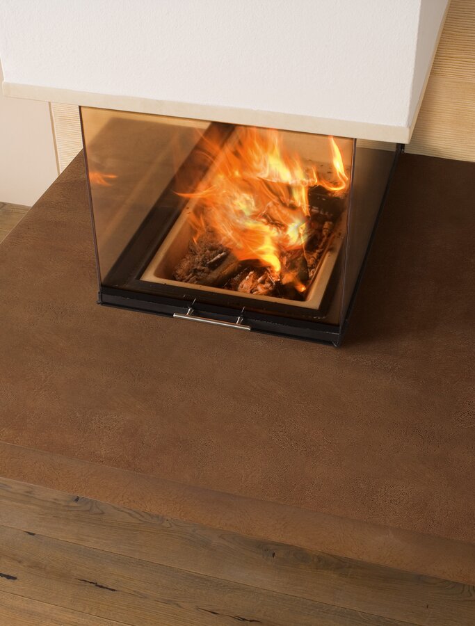 Detailed photo tiled fireplace with fire shelf maximus rost | © Sommerhuber GmbH