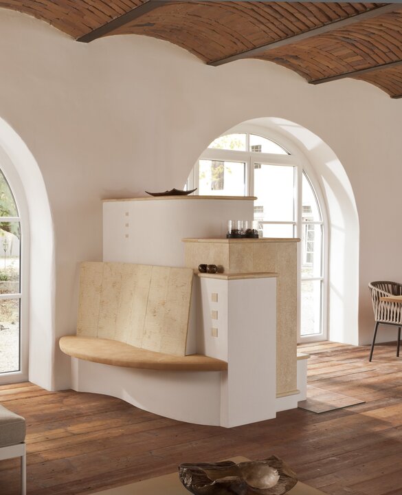 Image tiled stove with backrest flute fine and structure terra | © Sommerhuber GmbH
