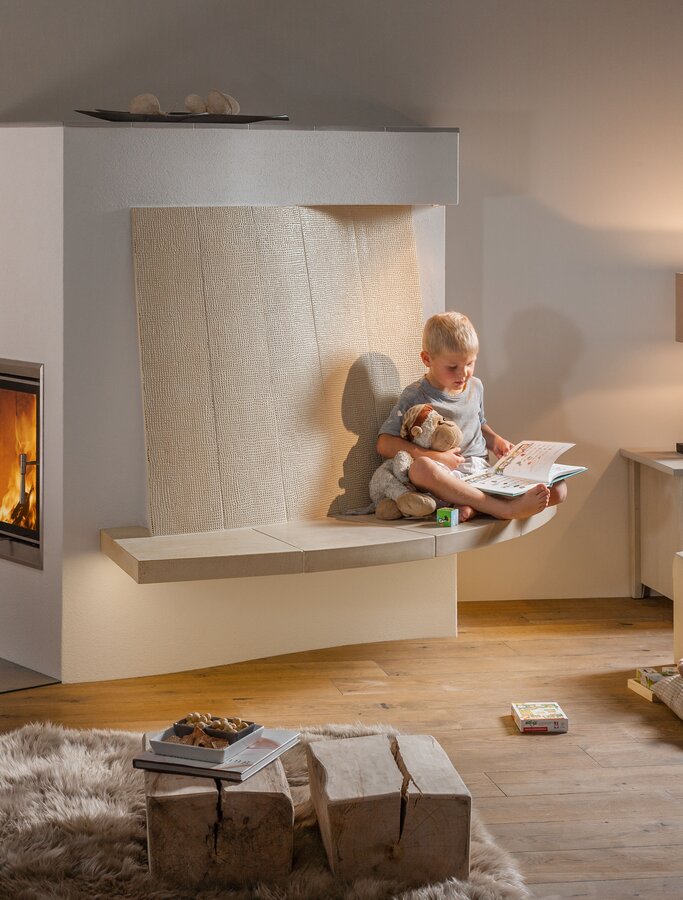 Bild Kachelofen mit Rückenschild Napa granit hell und solnhofen mit Model | © Sommerhuber GmbH
