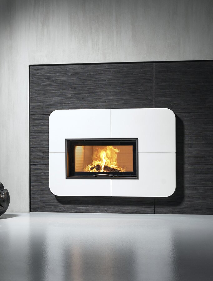 Image tiled fireplace iForm® with fire tile maximus and flute fine | © Sommerhuber GmbH