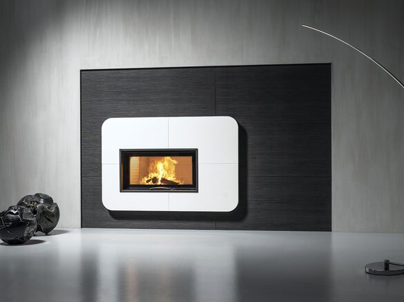 Image tiled fireplace iForm® with fire tile maximus and flute fine | © Sommerhuber GmbH