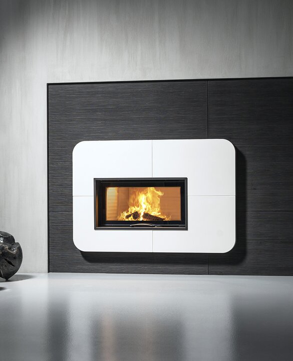 Image tiled fireplace iForm® with fire tile maximus and flute fine | © Sommerhuber GmbH
