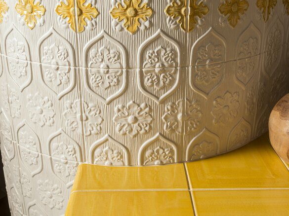 Detailfoto der Kachel Tapetenmuster mit Bemalung | © Sommerhuber GmbH