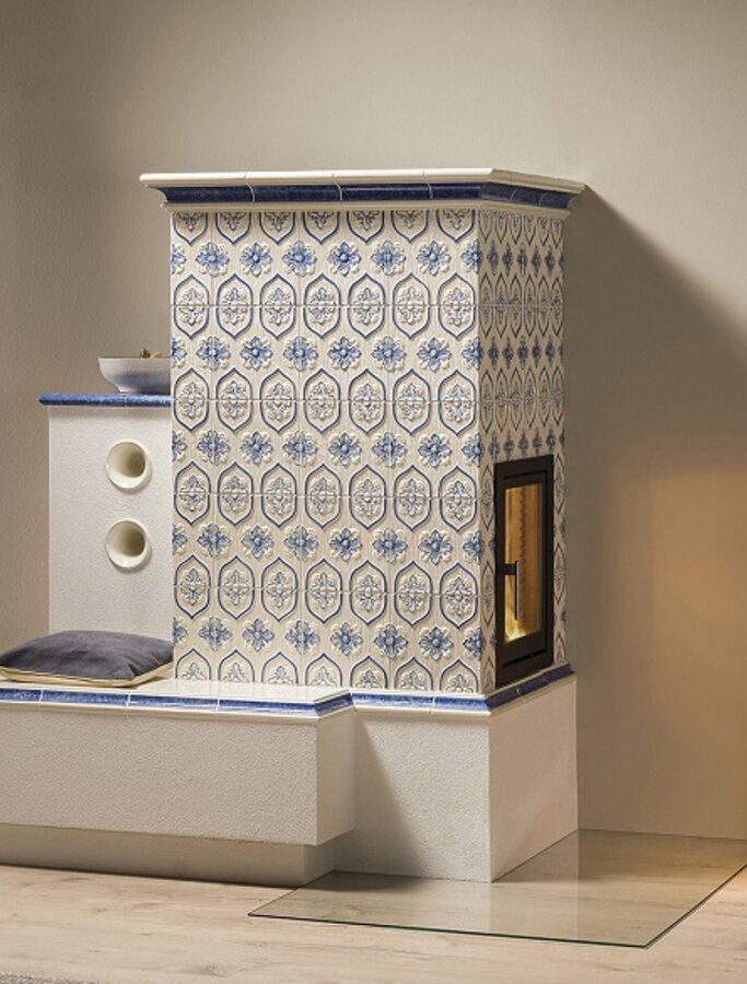 Image tiled stove with tile Tapetenmuster in alabaster glossy with painting | © Sommerhuber GmbH