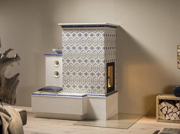 Image tiled stove with tile Tapetenmuster in alabaster glossy with painting | © Sommerhuber GmbH
