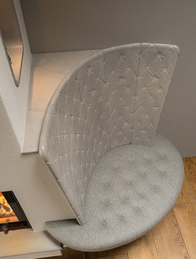 Detailansicht Kachelkamin mit Rückenschild soft classic granit 2 hell verwittert  | © Sommerhuber GmbH