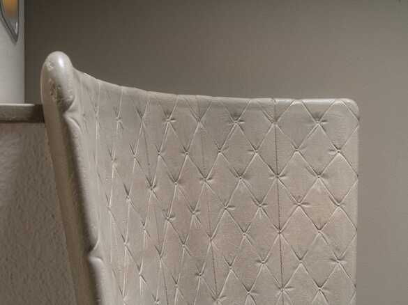 Detailed view tiled fireplace with backrest soft classic granit 2 light weathered | © Sommerhuber GmbH