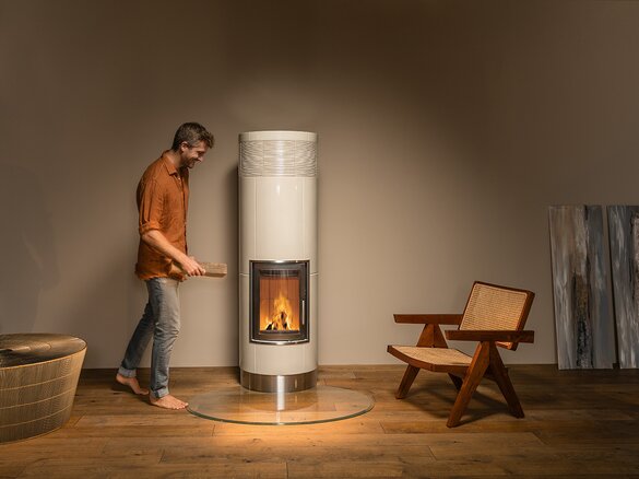 Bild Vollspeicherkachelofen mondstein hell glänzend mit Rille fein mit Model | © Sommerhuber GmbH