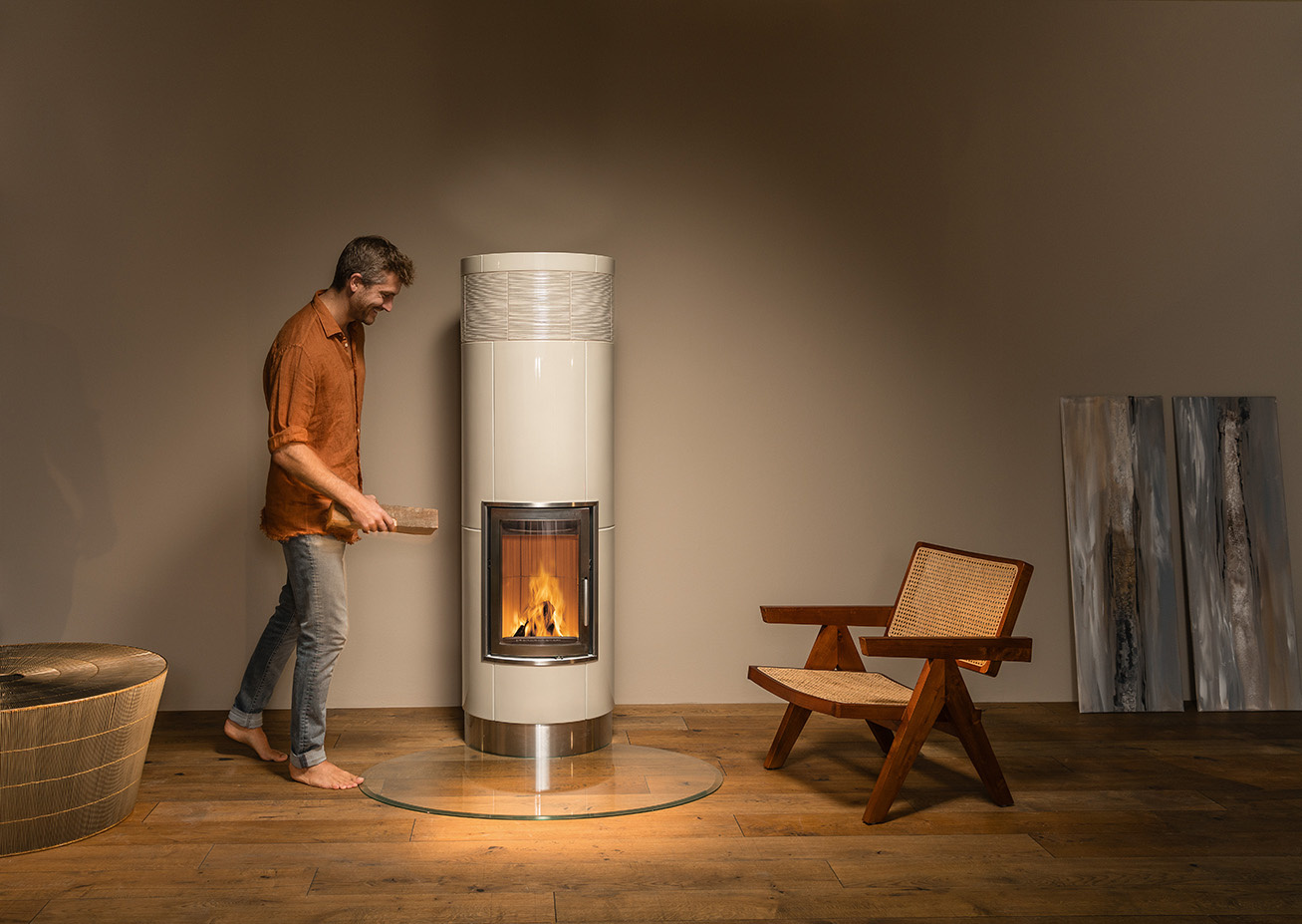 Bild Vollspeicherkachelofen mondstein hell glänzend mit Rille fein mit Model | © Sommerhuber GmbH