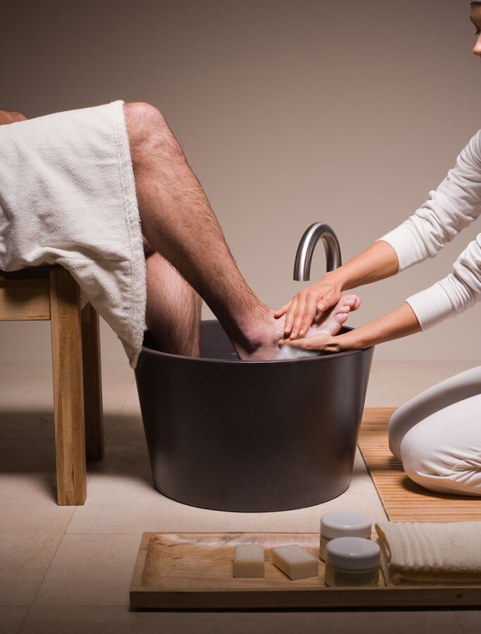 Image washing feet in foot basin | © Sommerhuber GmbH
