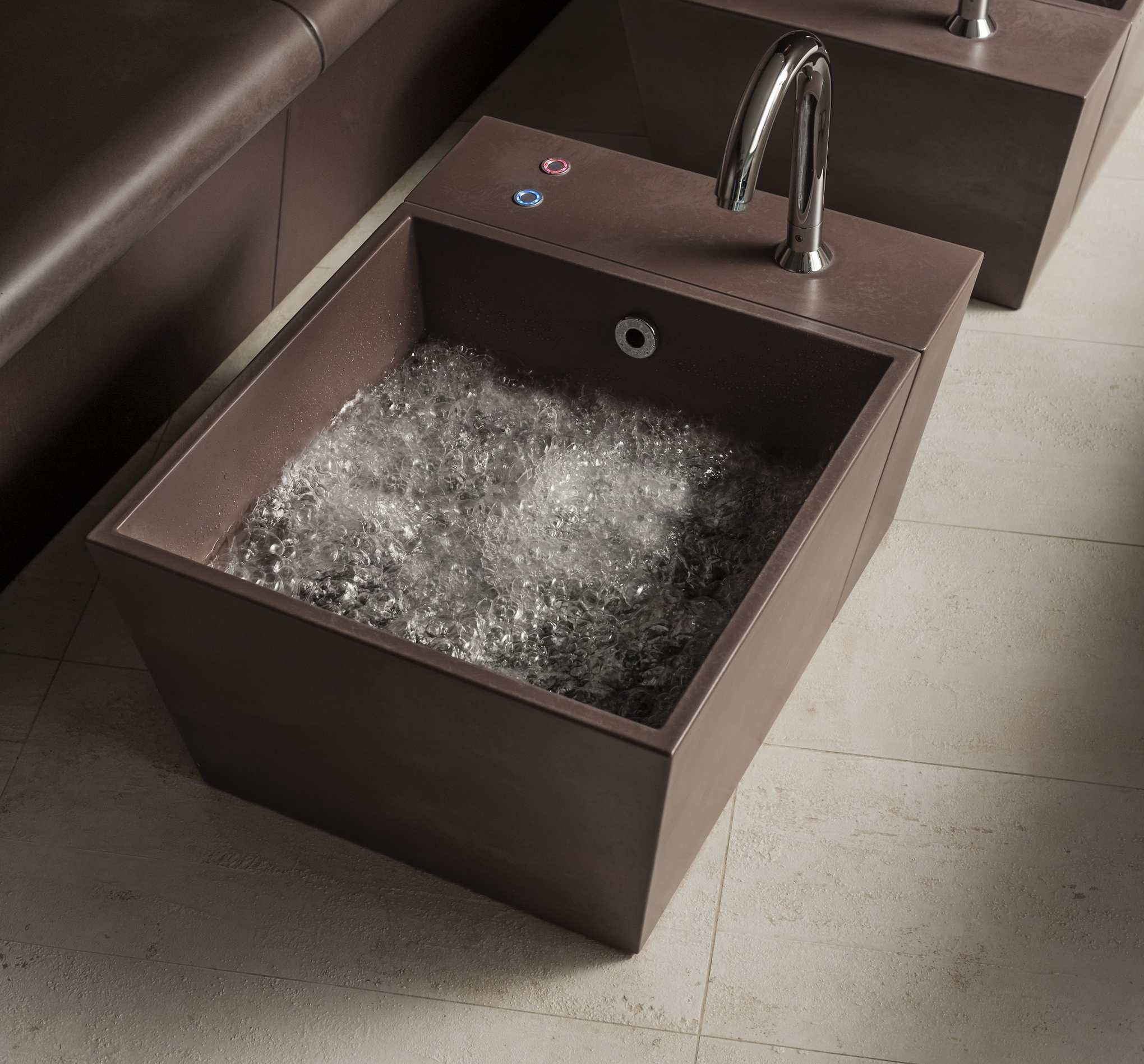 Image foot basin square with additonal part in lava | © Sommerhuber GmbH