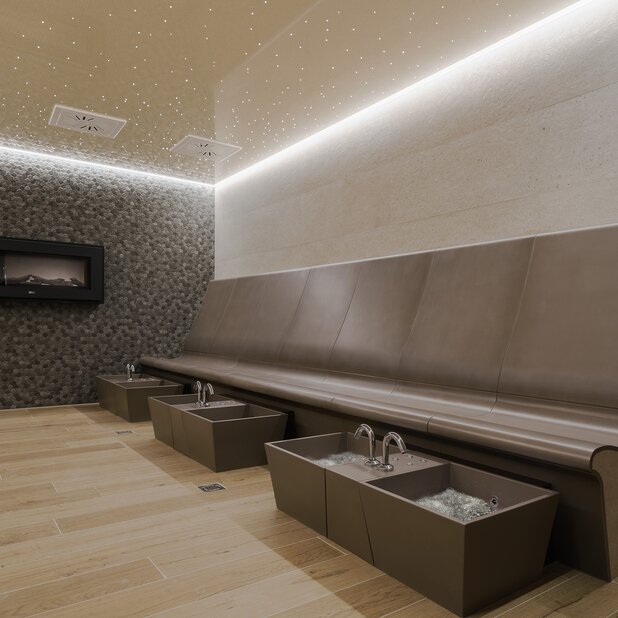 Image foot basin unit with square foot basins and additional part | © Sommerhuber GmbH