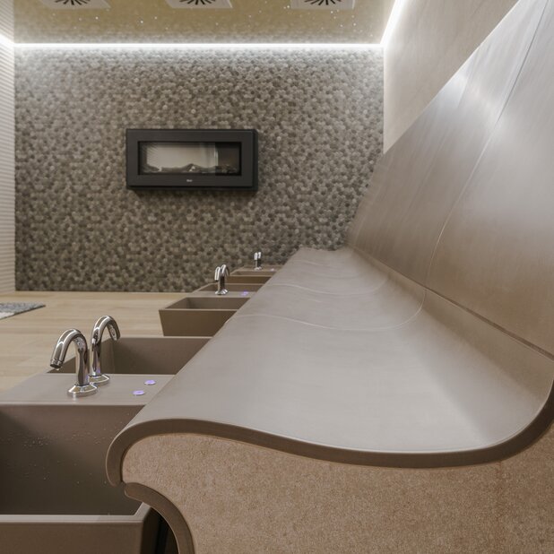 Detailed view foot basin unit with square foot basins and additional part | © Sommerhuber GmbH
