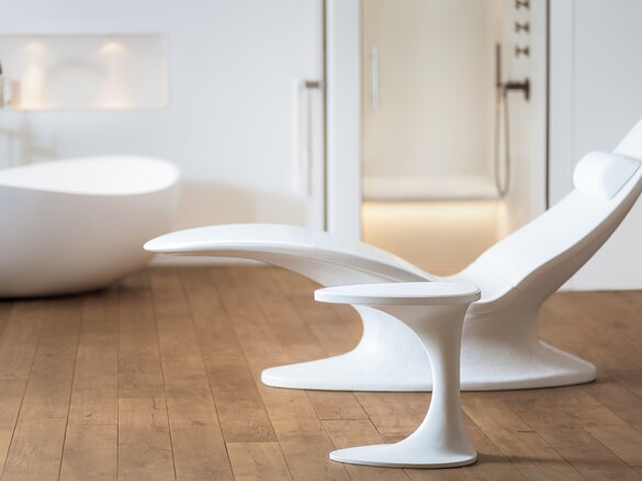 Bild Lounger One Plus mit Beistelltisch oval in Glasur 454 edelweiss | © Sommerhuber GmbH