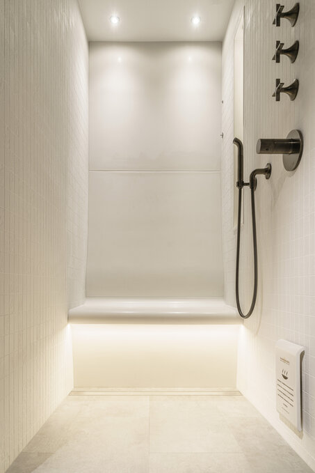 Image inside of the Spa Emotion multifunctional steam shower with heat storing ceramic | © Sommerhuber GmbH