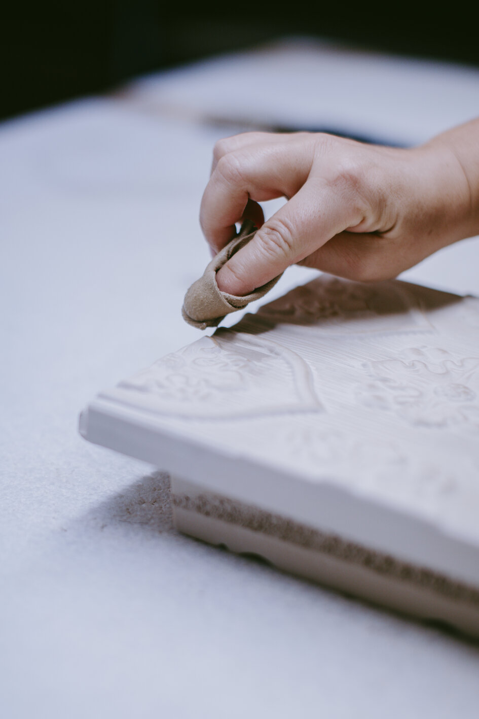 Image cleaning a tile | © Sommerhuber GmbH