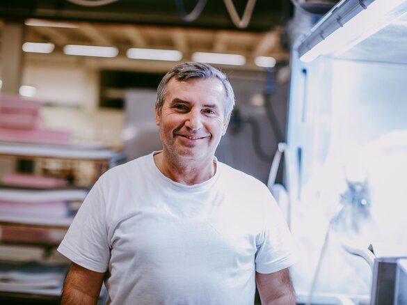 Image employee glazing | © Sommerhuber GmbH