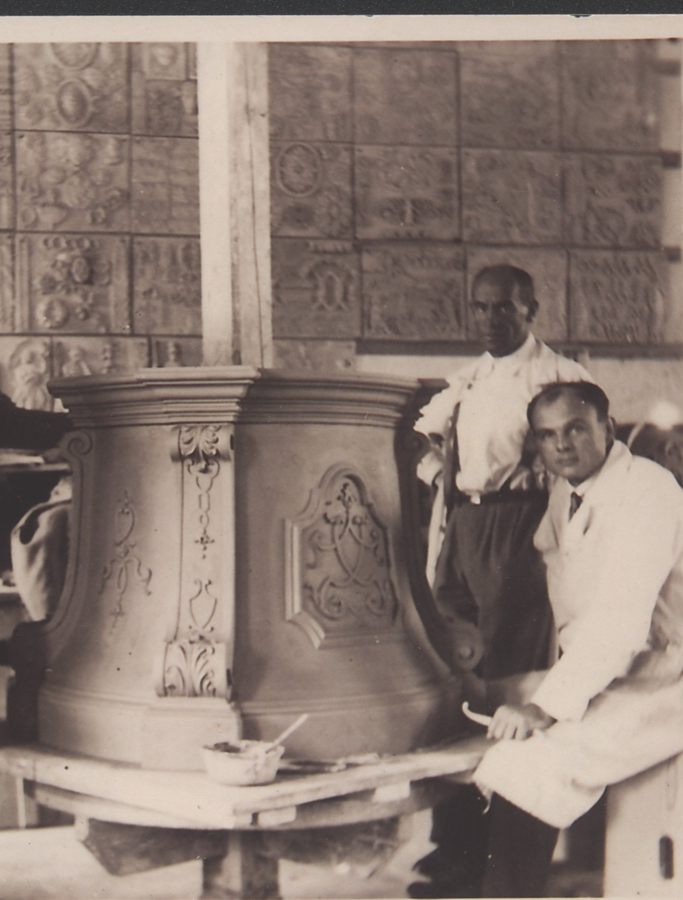 Molding at the overshot stove with Ctvrtnik, Sepp S., Dovalil [circa 1930] | © Sommerhuber GmbH