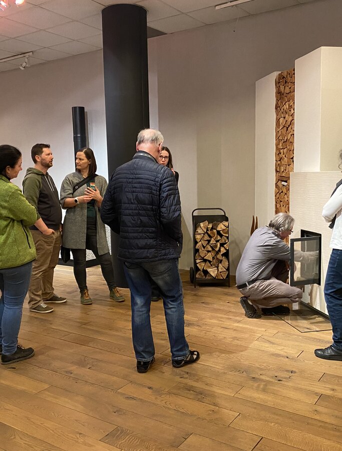 Einheizen eines Kachelofens | © Sommerhuber GmbH